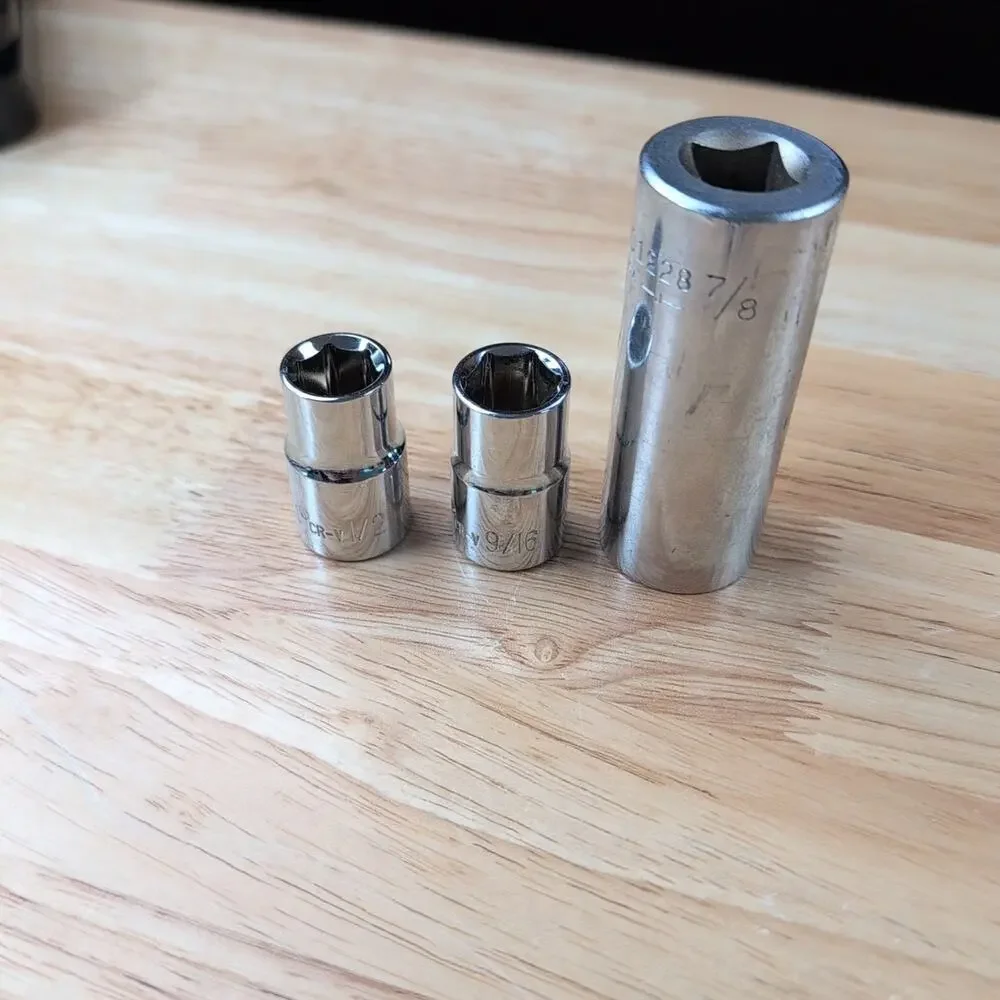 CRESCENT 31 Piece 6&12 Point 1/4, 3/8, 1/2 Sockets Lot W/ 1/2